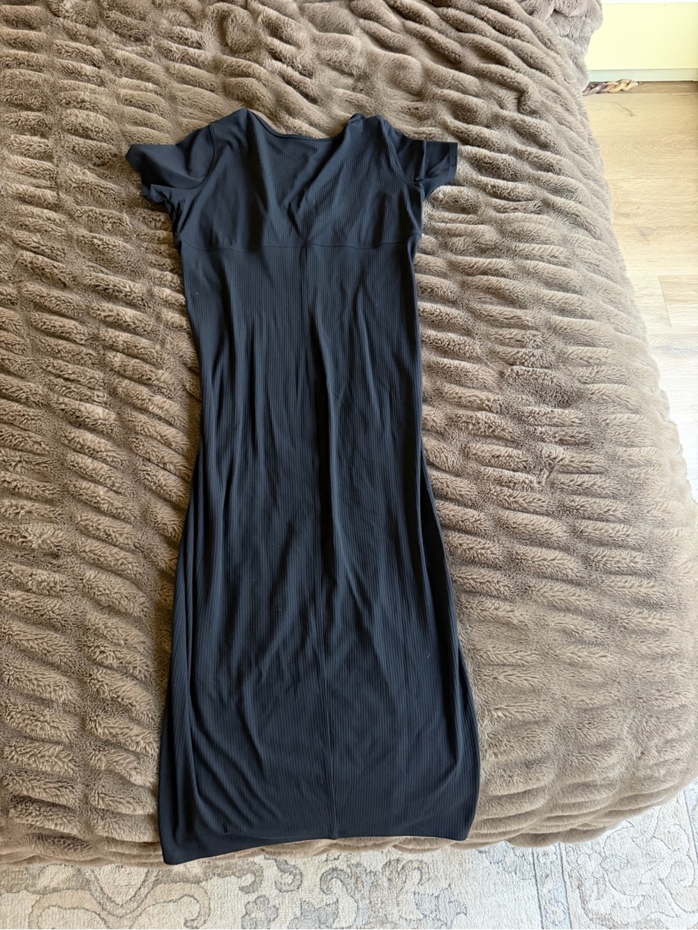lululemon athletica Black Short-Sleeve Midi Dress